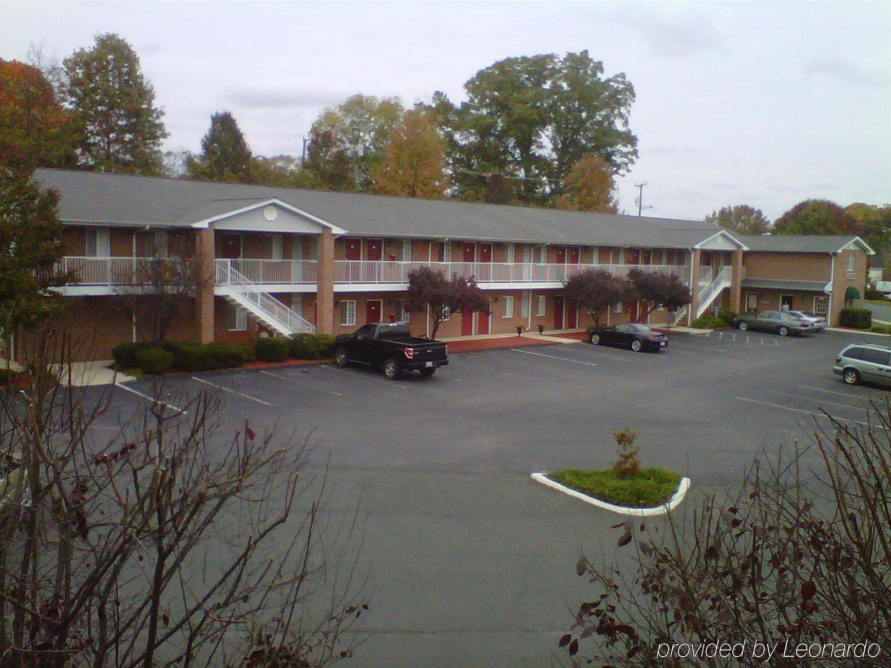Affordable Suites Charlottesville Kültér fotó