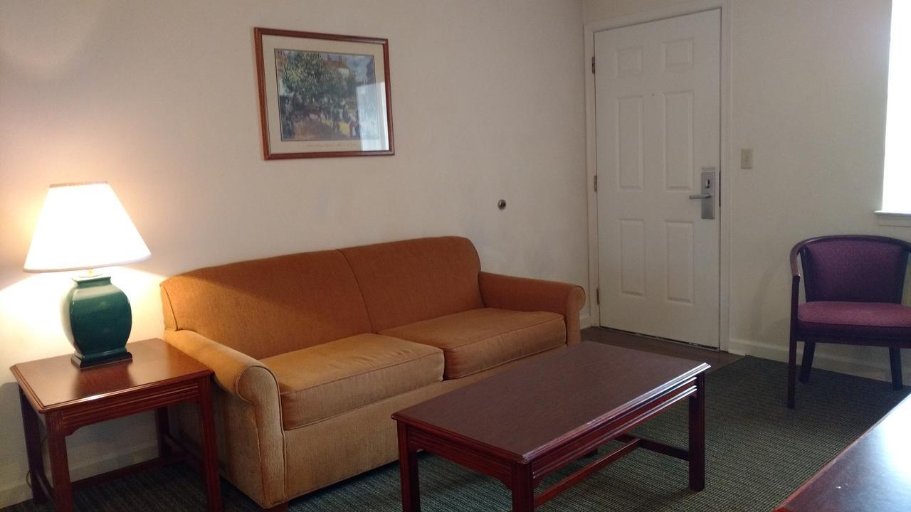 Affordable Suites Charlottesville Kültér fotó