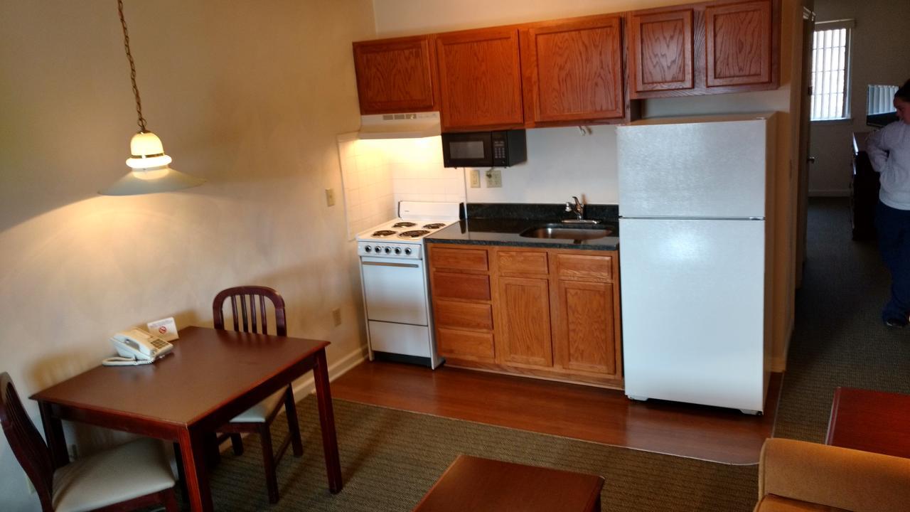 Affordable Suites Charlottesville Kültér fotó