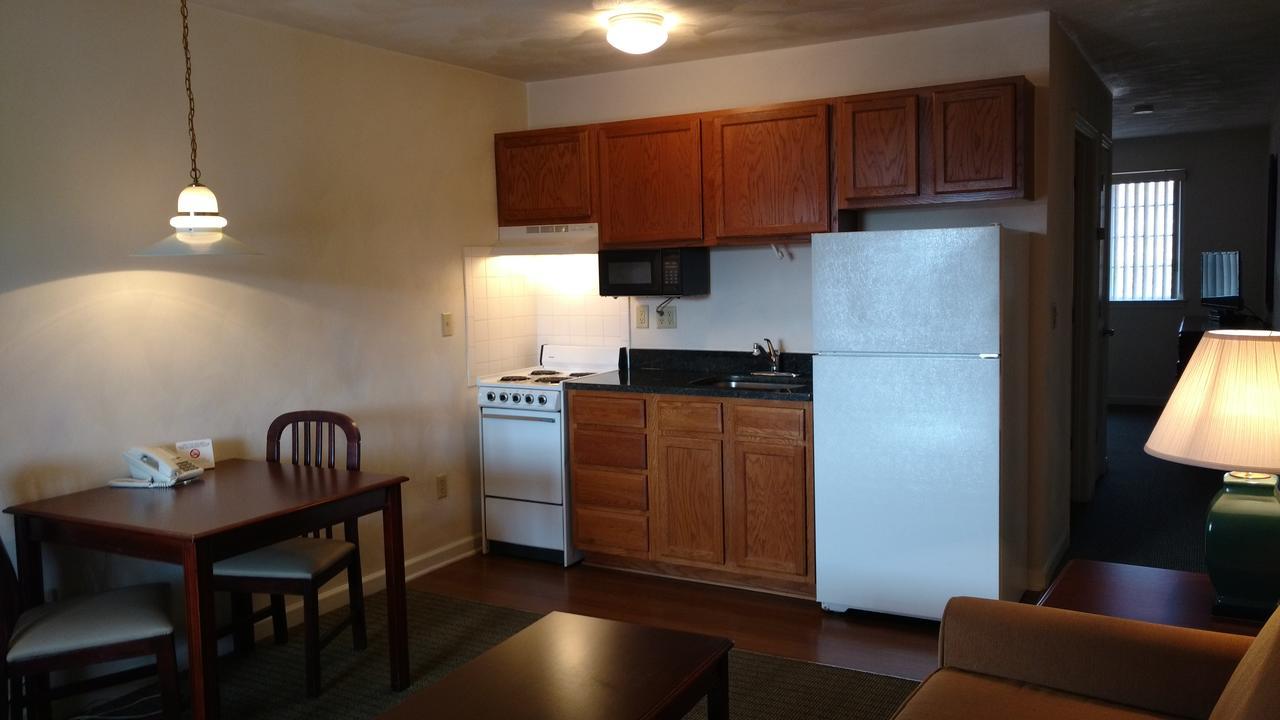 Affordable Suites Charlottesville Kültér fotó