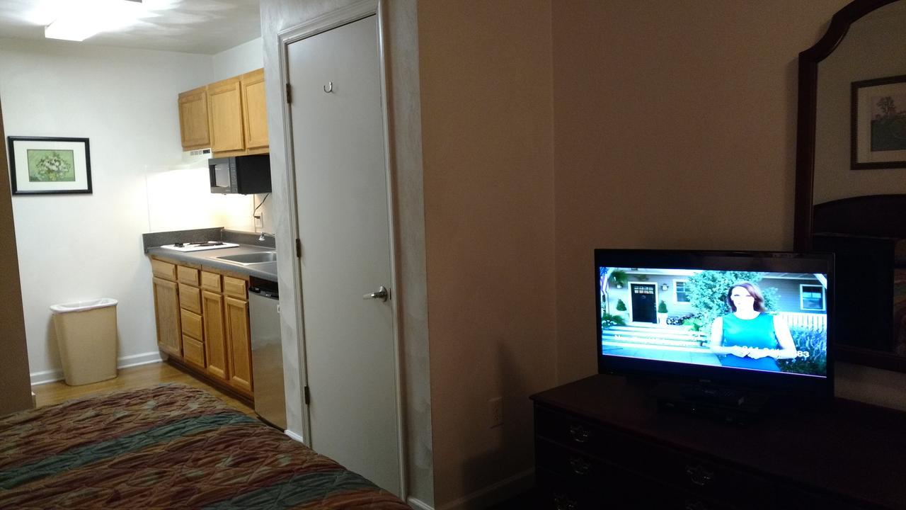 Affordable Suites Charlottesville Kültér fotó
