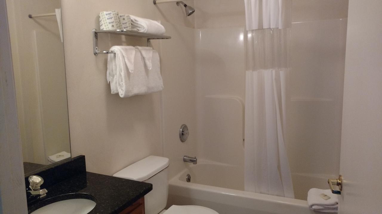 Affordable Suites Charlottesville Kültér fotó