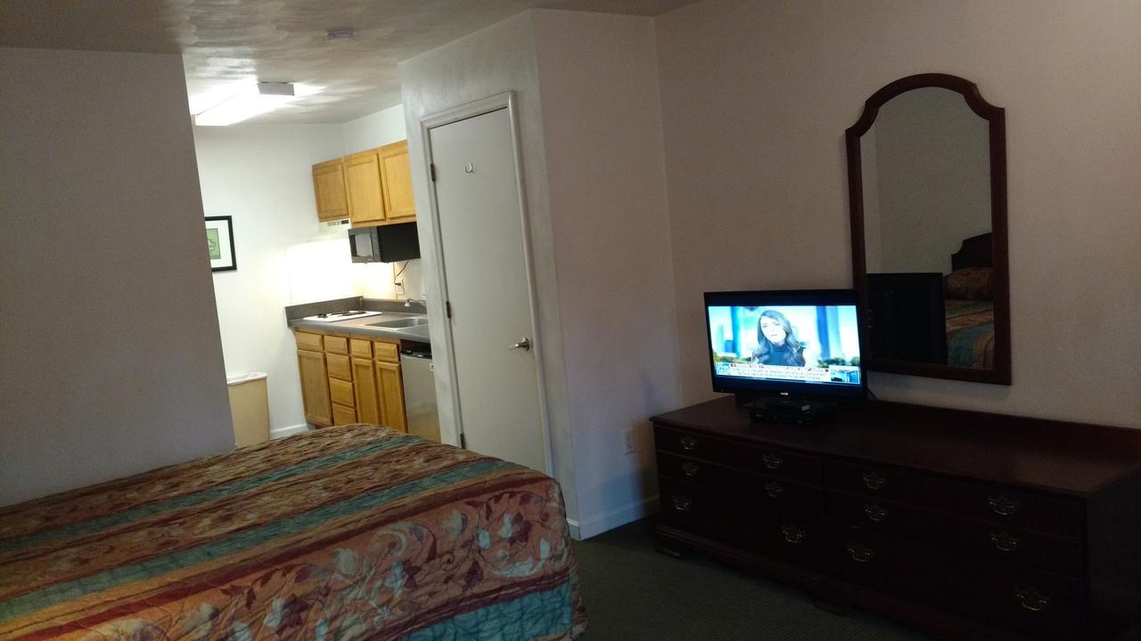 Affordable Suites Charlottesville Kültér fotó